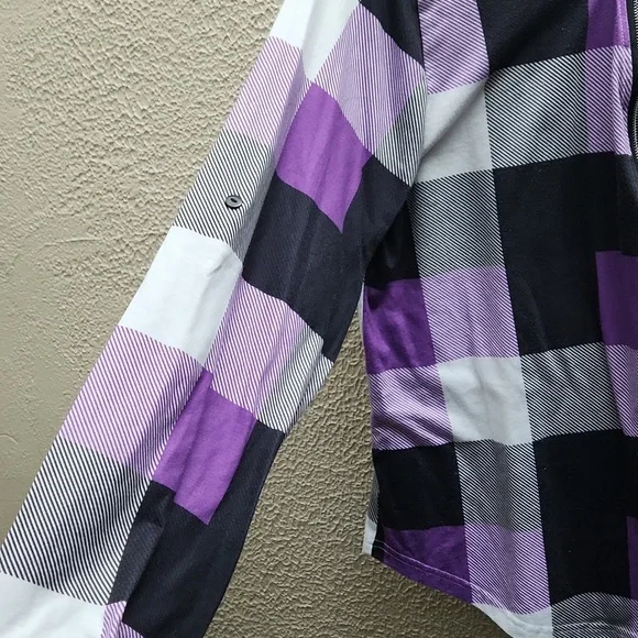 🔴 3 for $12 No brand, long sleeve, plaid zip up top - Picture 3 of 4